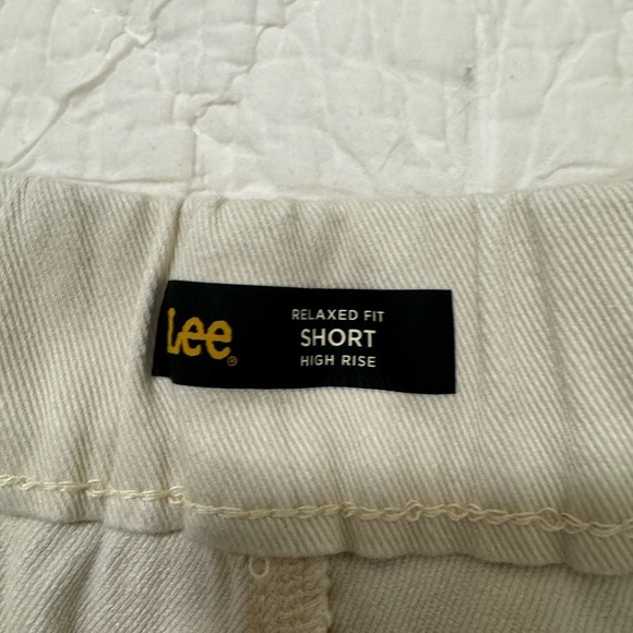 Lee Elastic Waist Shorts Off White Elastic Waist & stretch. size 16 - Picture 4 of 9